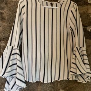 Who doesn’t love belle sleeves?!